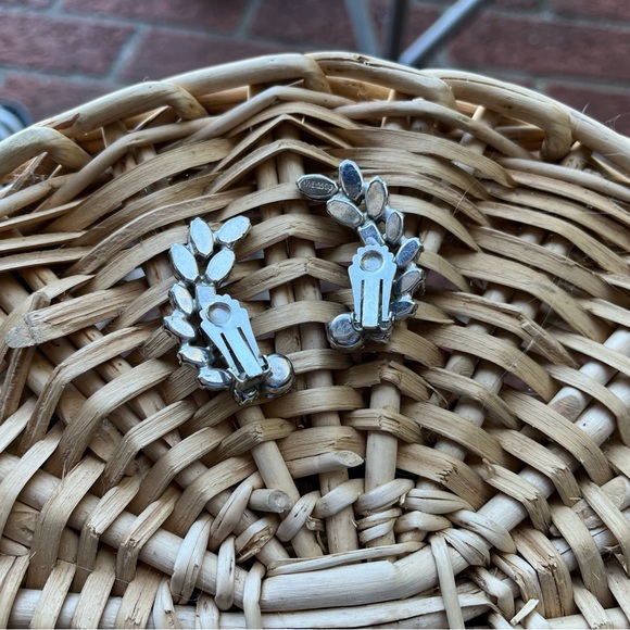 Vintage Weiss Co Rhinestone Ear Climber Clip On Earrings - Picture 2 of 4